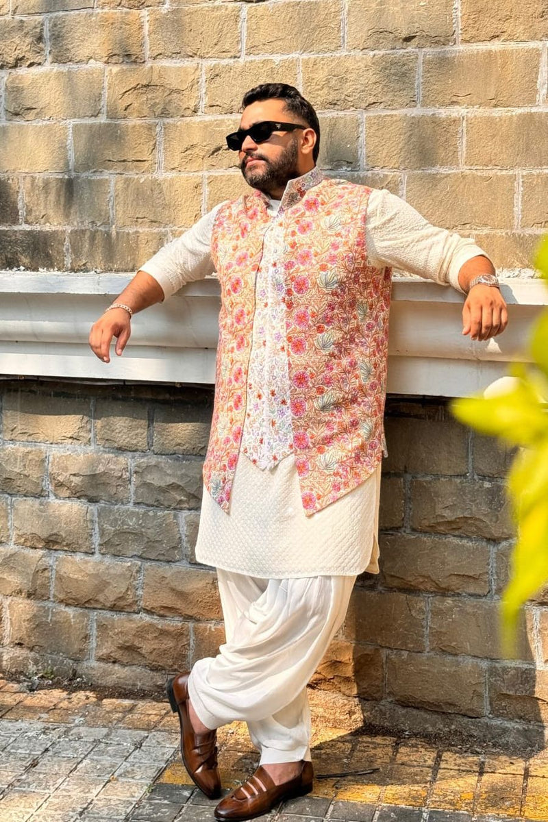 VIRAJ GHELANI in Kashmiri Bandi set