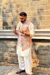 VIRAJ GHELANI in Kashmiri Bandi set